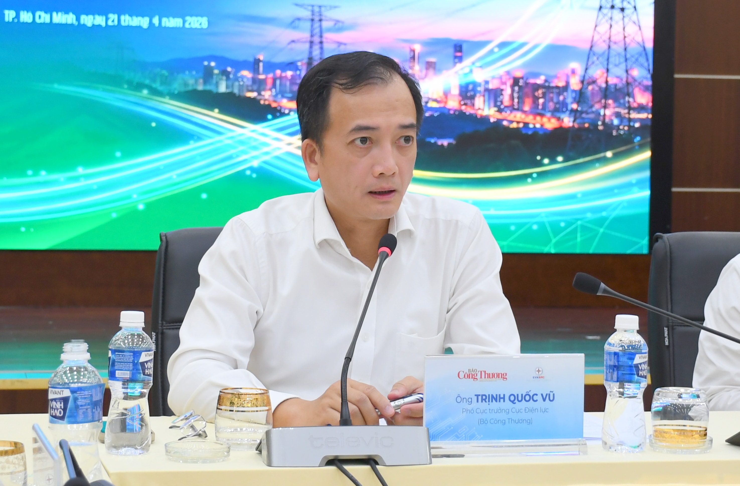Phó Cục trưởng Cục Điện lực, Bộ Công Thương Trịnh Quốc Vũ chia sẻ tại toạ đàm 