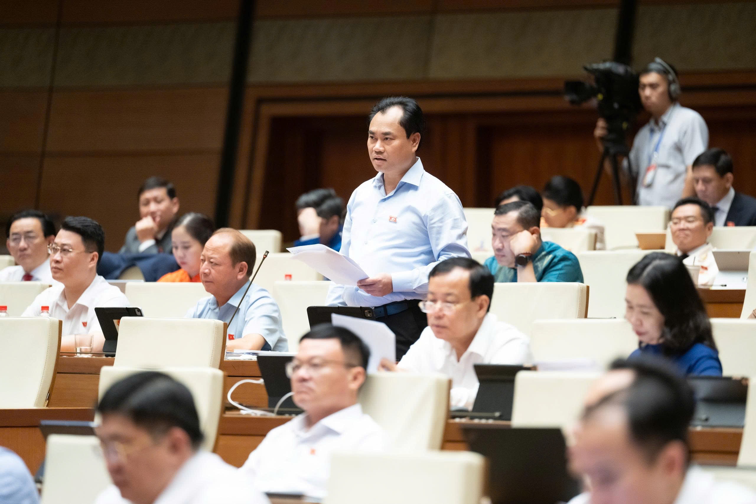 Bộ trưởng Bộ Nông nghiệp và Môi trường Trịnh Việt Hùng