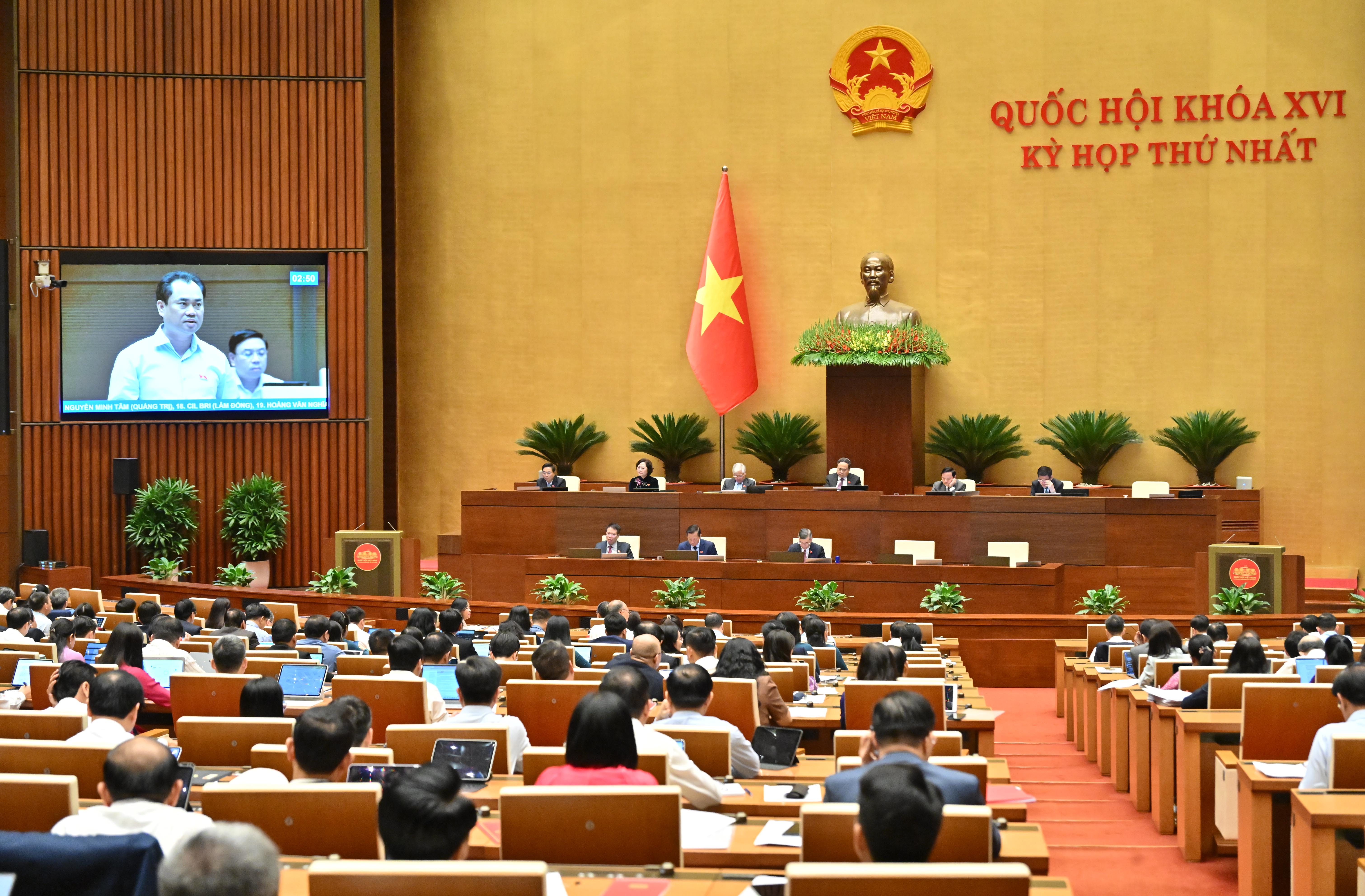Bộ trưởng Bộ Nông nghiệp và Môi trường Trịnh Việt Hùng
