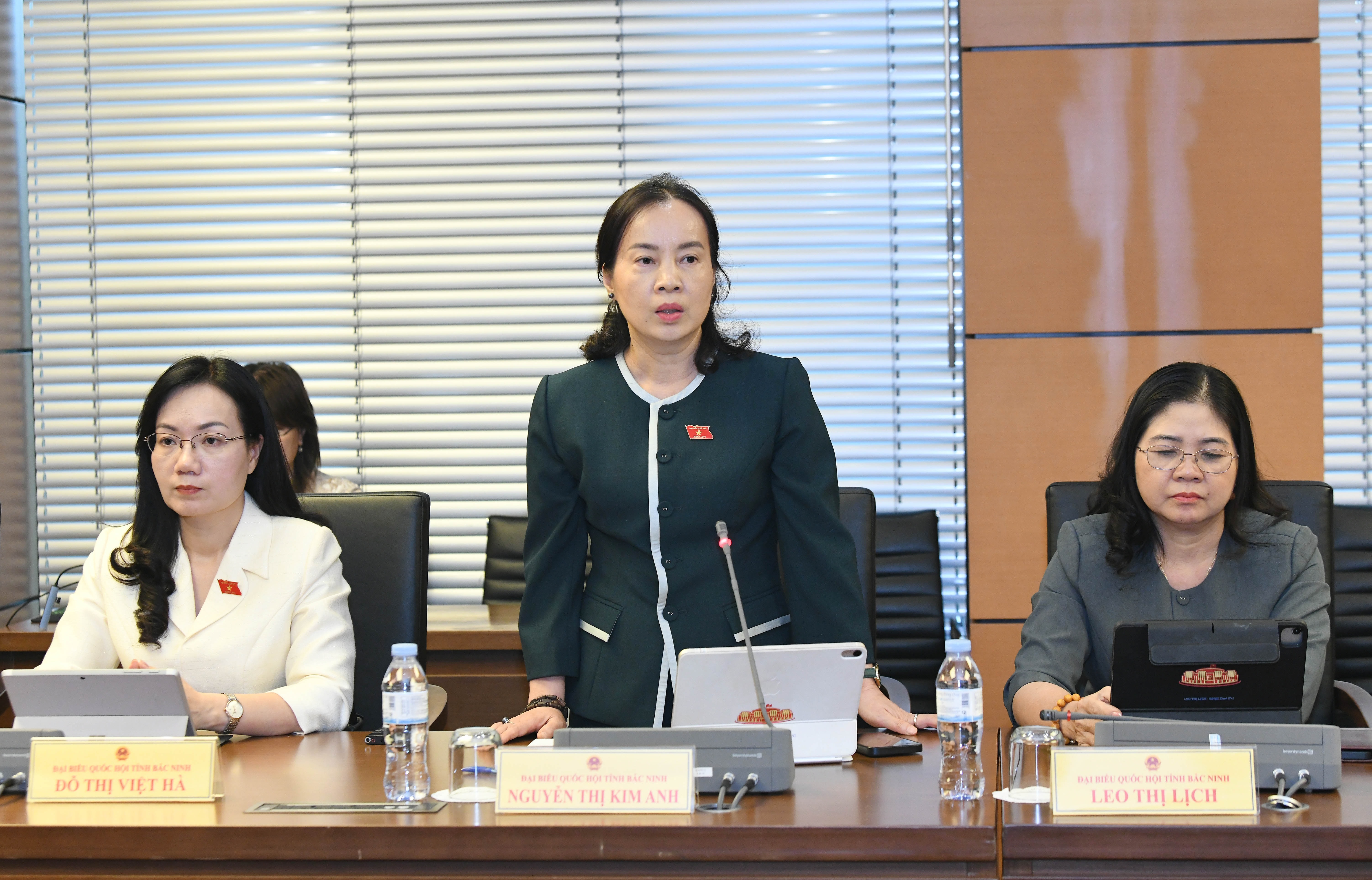Đại biểu Quốc hội tỉnh Bắc Ninh Nguyễn Thị Kim Anh phát biểu.2