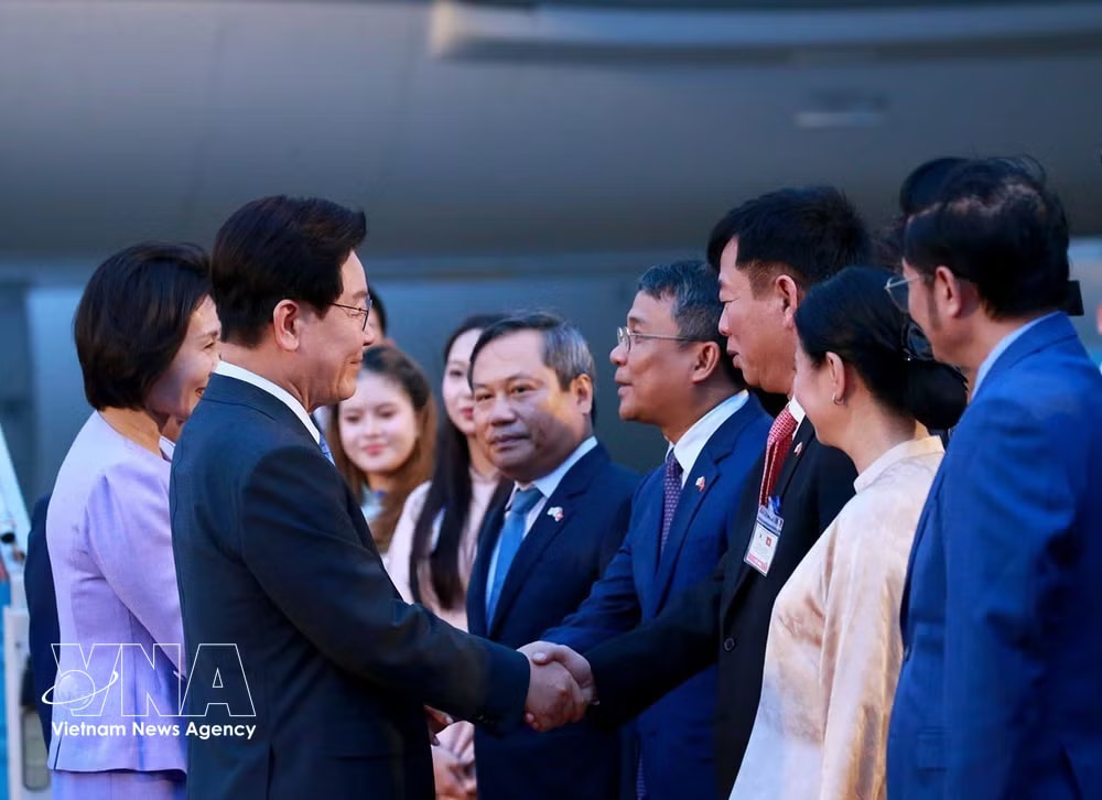 vnanet-potal-tong-thong-han-quoc-lee-jae-myung-va-phu-nhan-bat-dau-tham-cap-nha-nuoc-toi-viet-nam-8717005.jpg