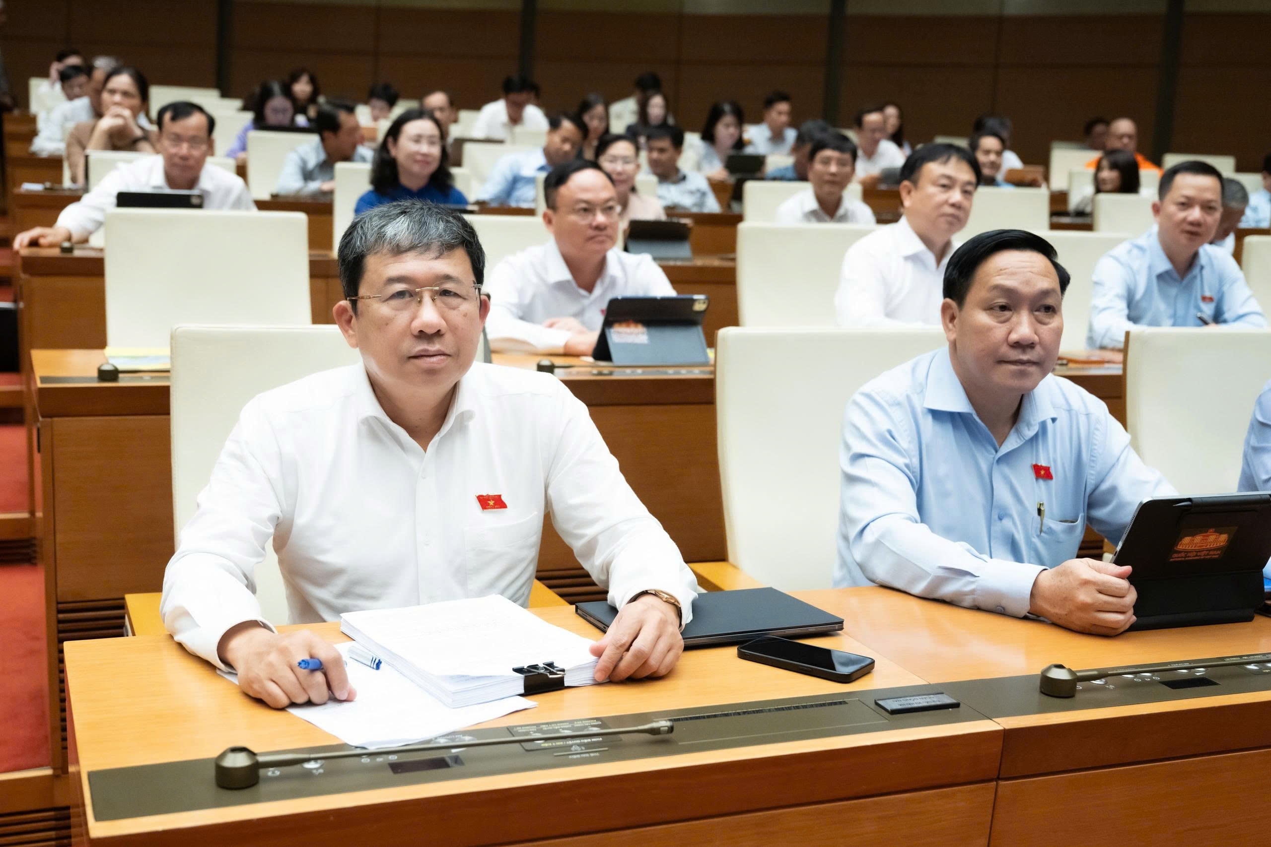 Quốc hội biểu quyết thông qua việc bổ sung chương trình Kỳ họp thứ Nhất 3