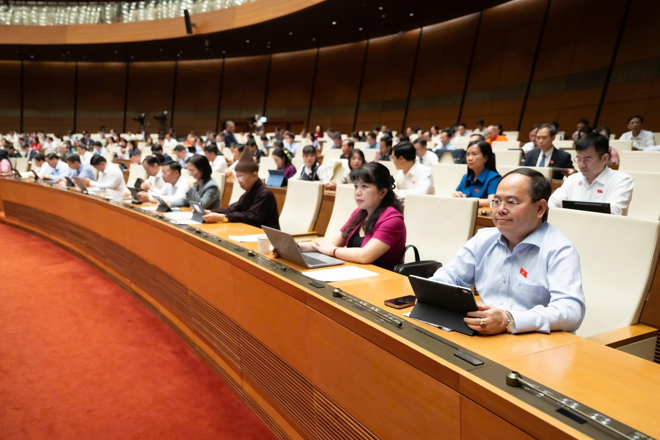 Quốc hội thảo luận ở hội trường 20