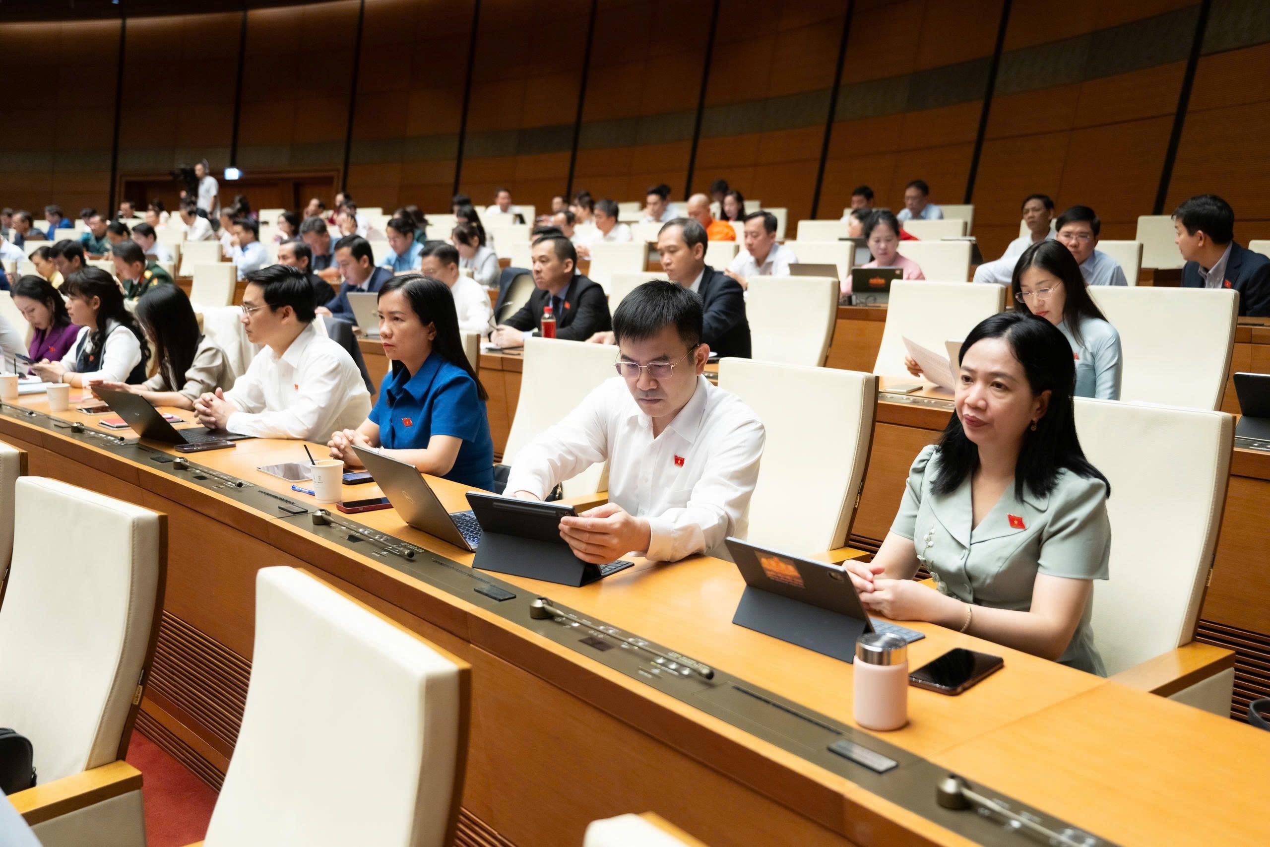 Quốc hội thảo luận ở hội trường 21