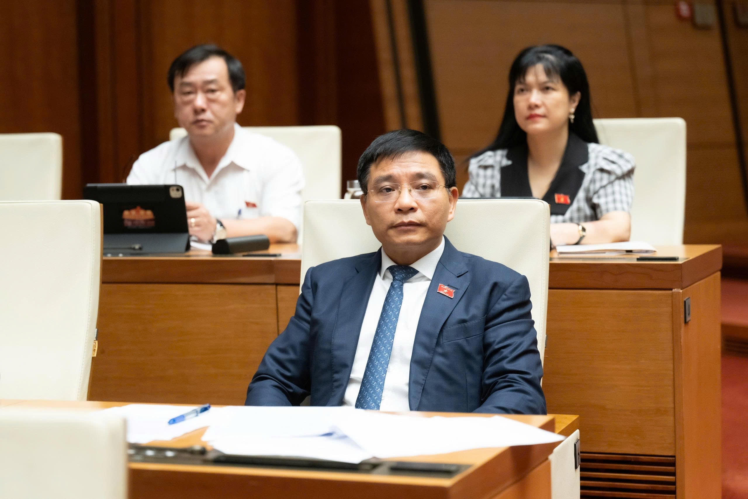 Quốc hội thảo luận ở hội trường 38