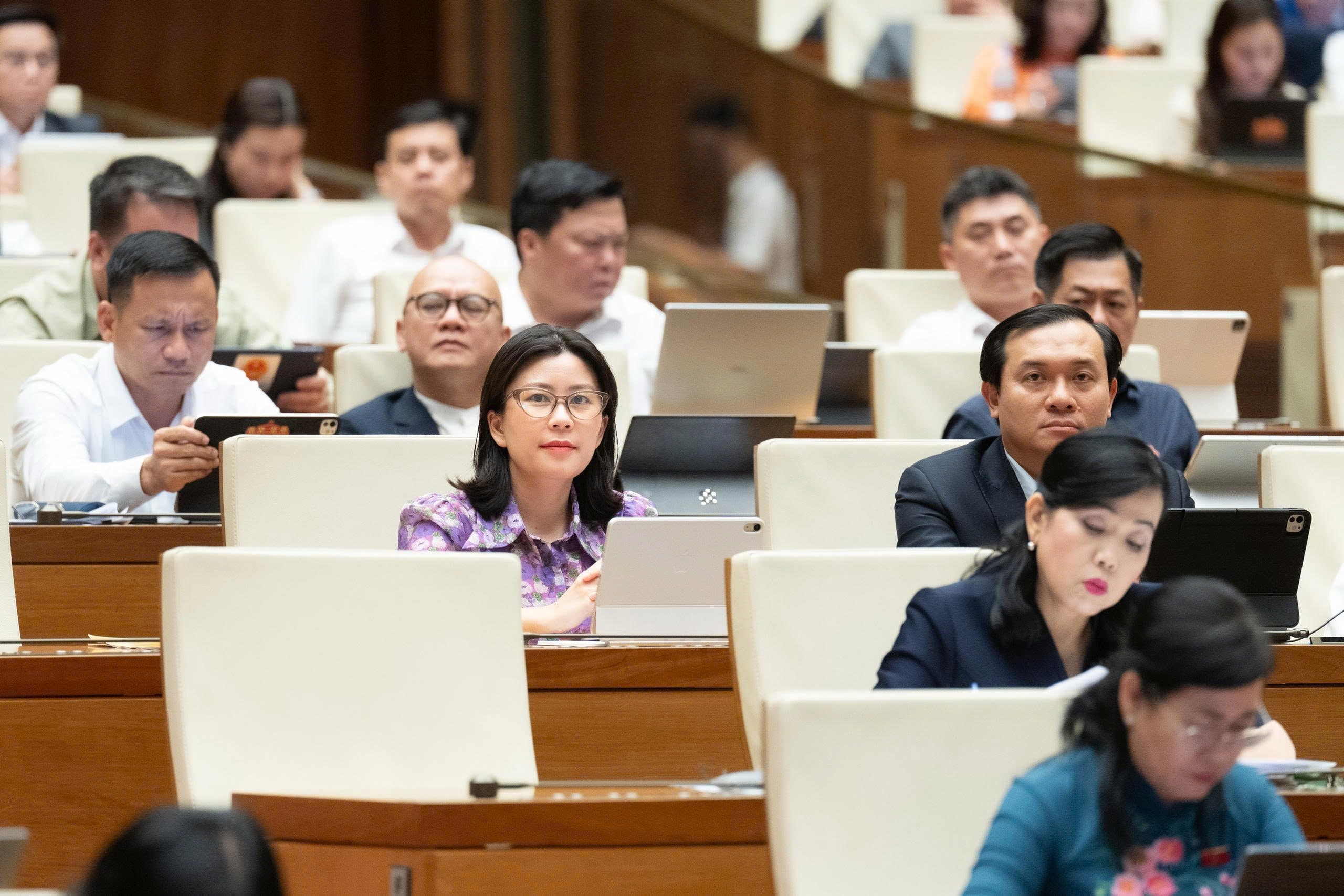 Quốc hội thảo luận ở hội trường 40