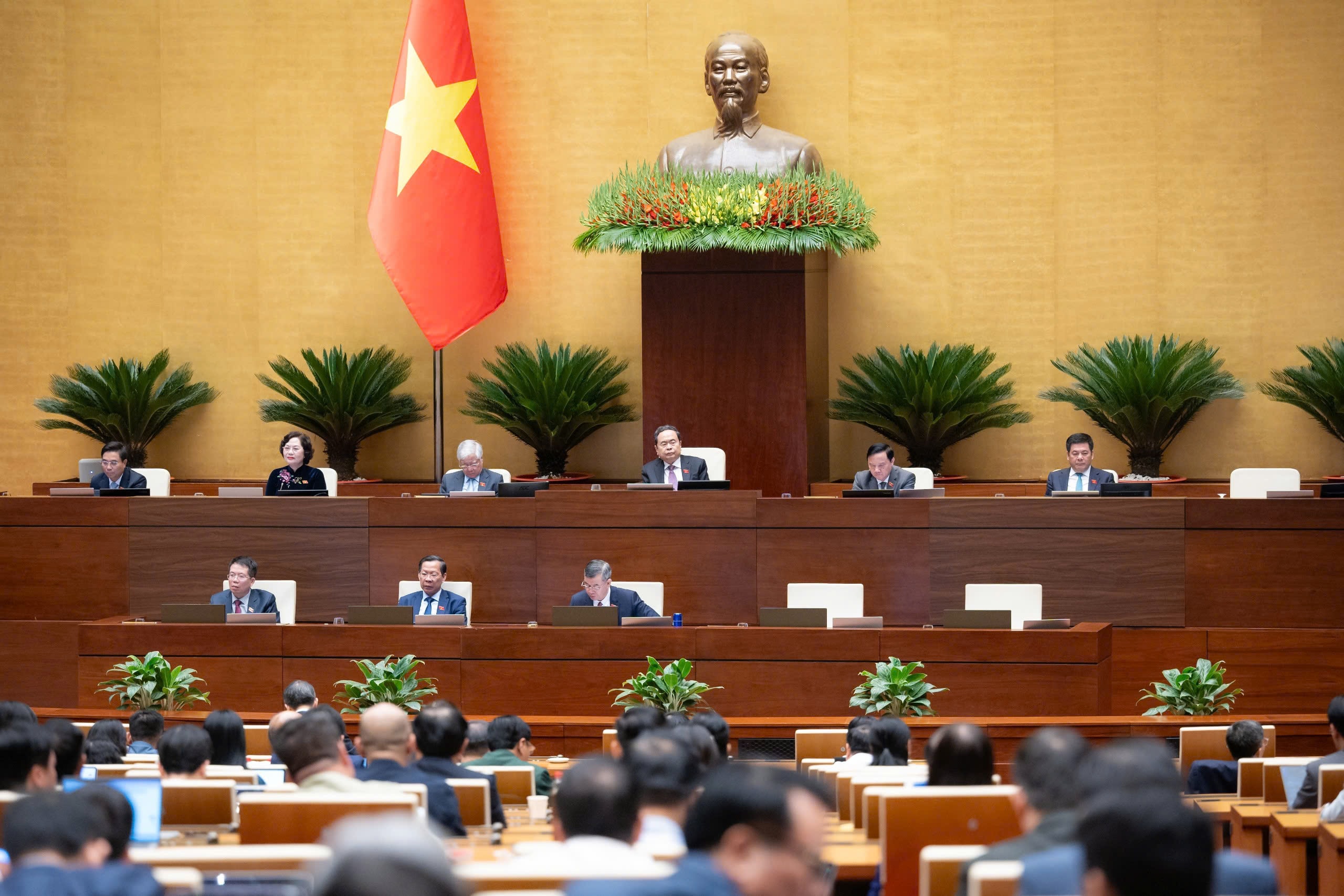 Quốc hội thảo luận ở hội trường 41