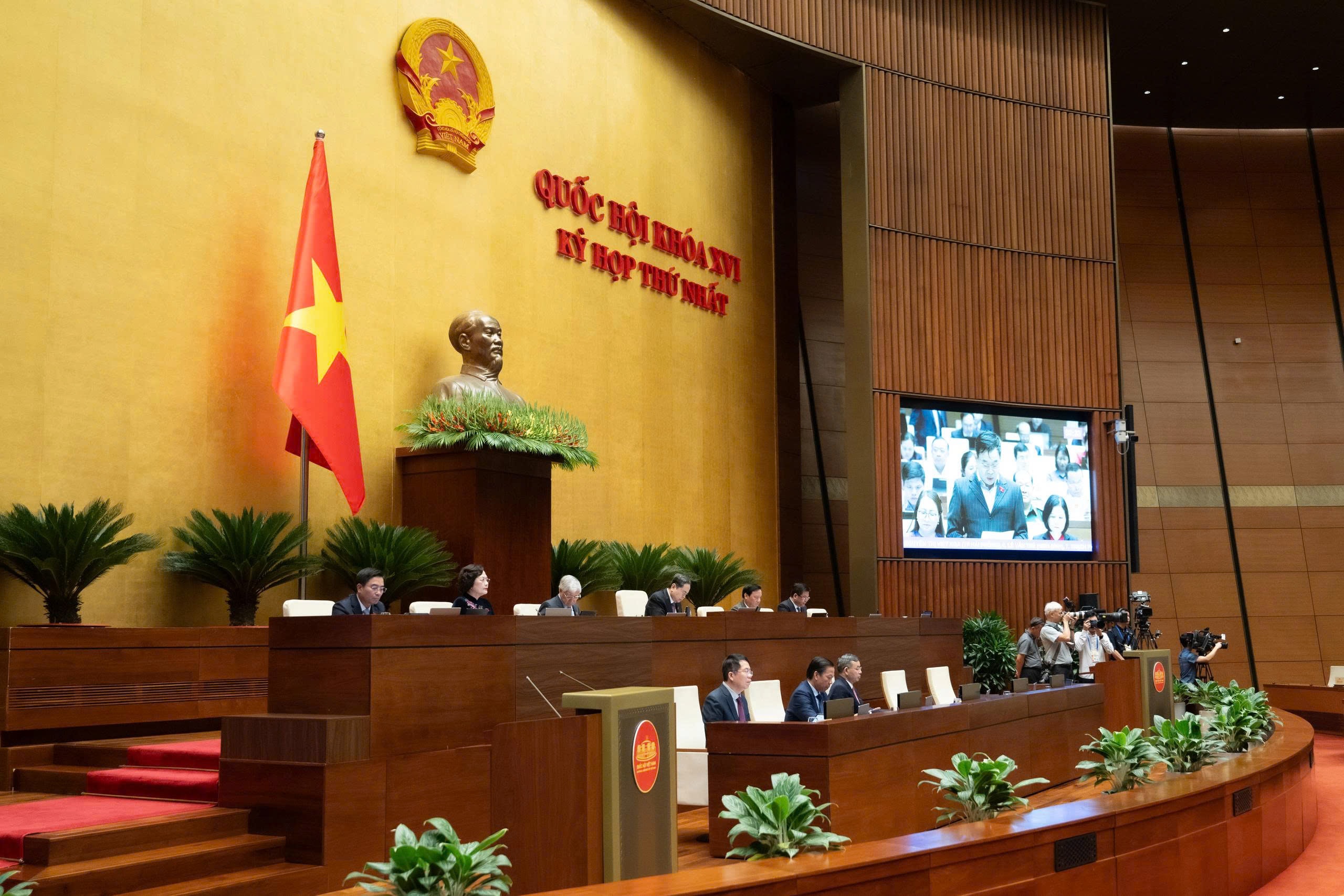Quốc hội thảo luận ở hội trường 5