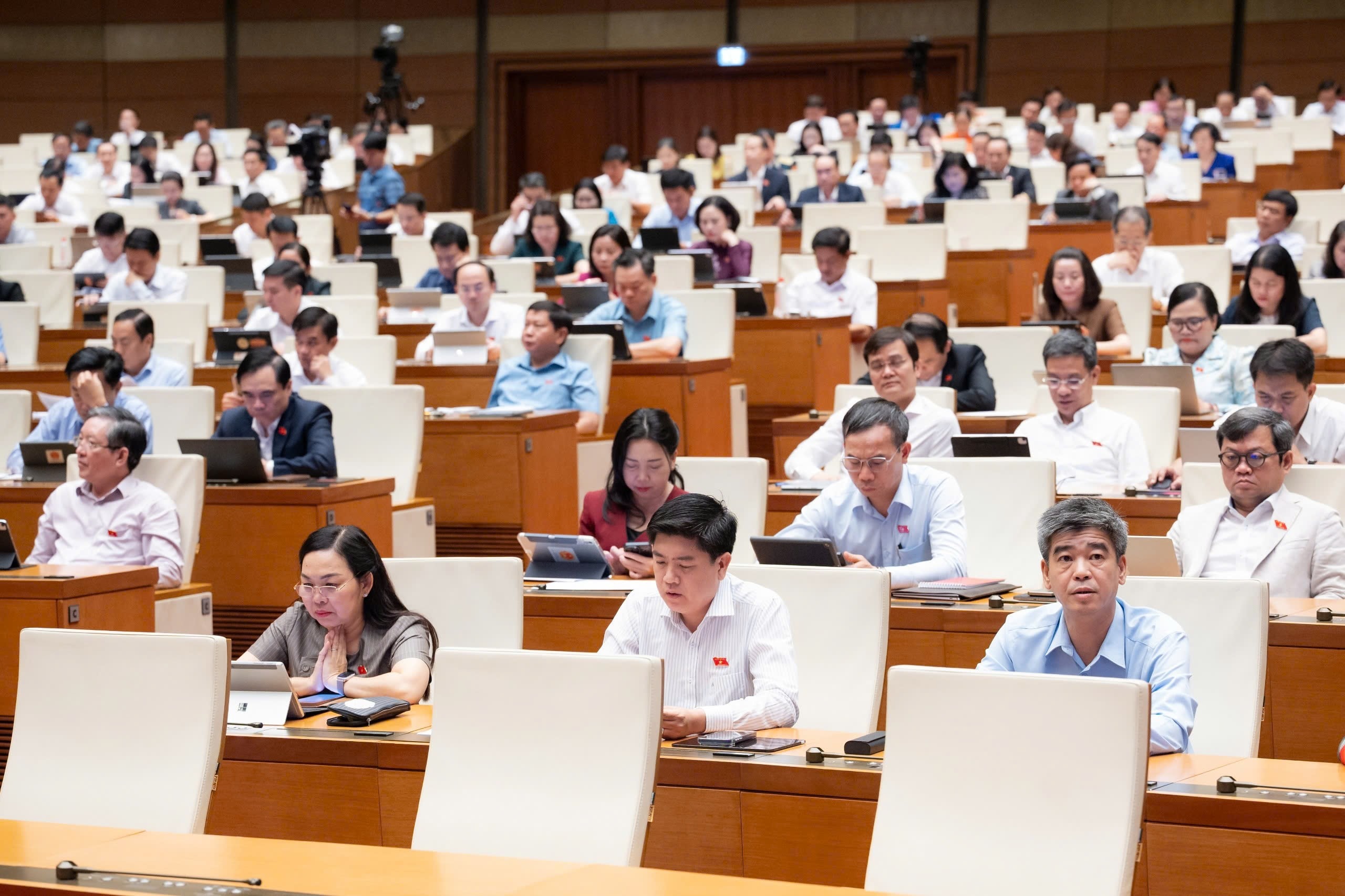 Quốc hội tiếp tục thảo luận ở hội trường 15