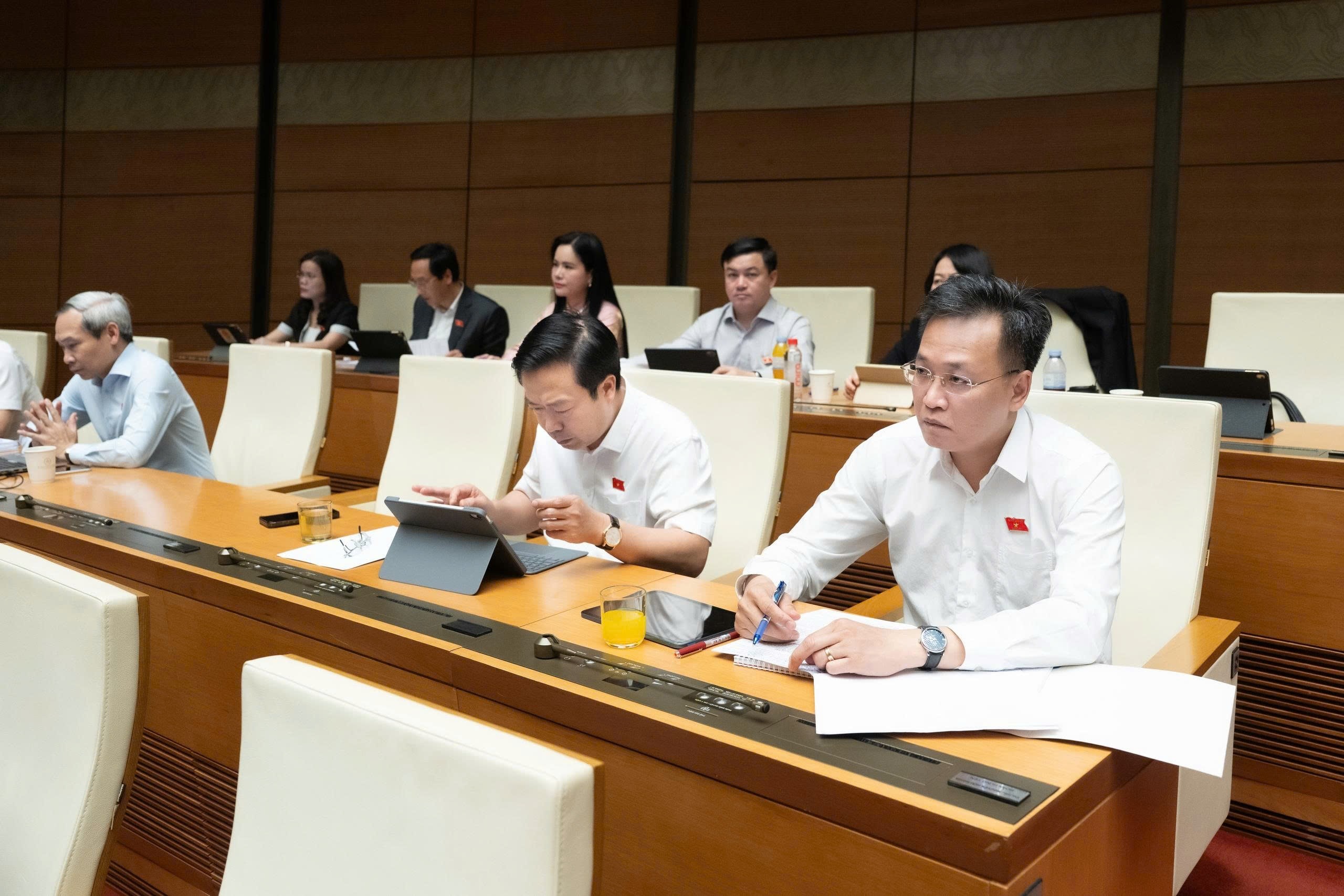 Quốc hội tiếp tục thảo luận ở hội trường 2