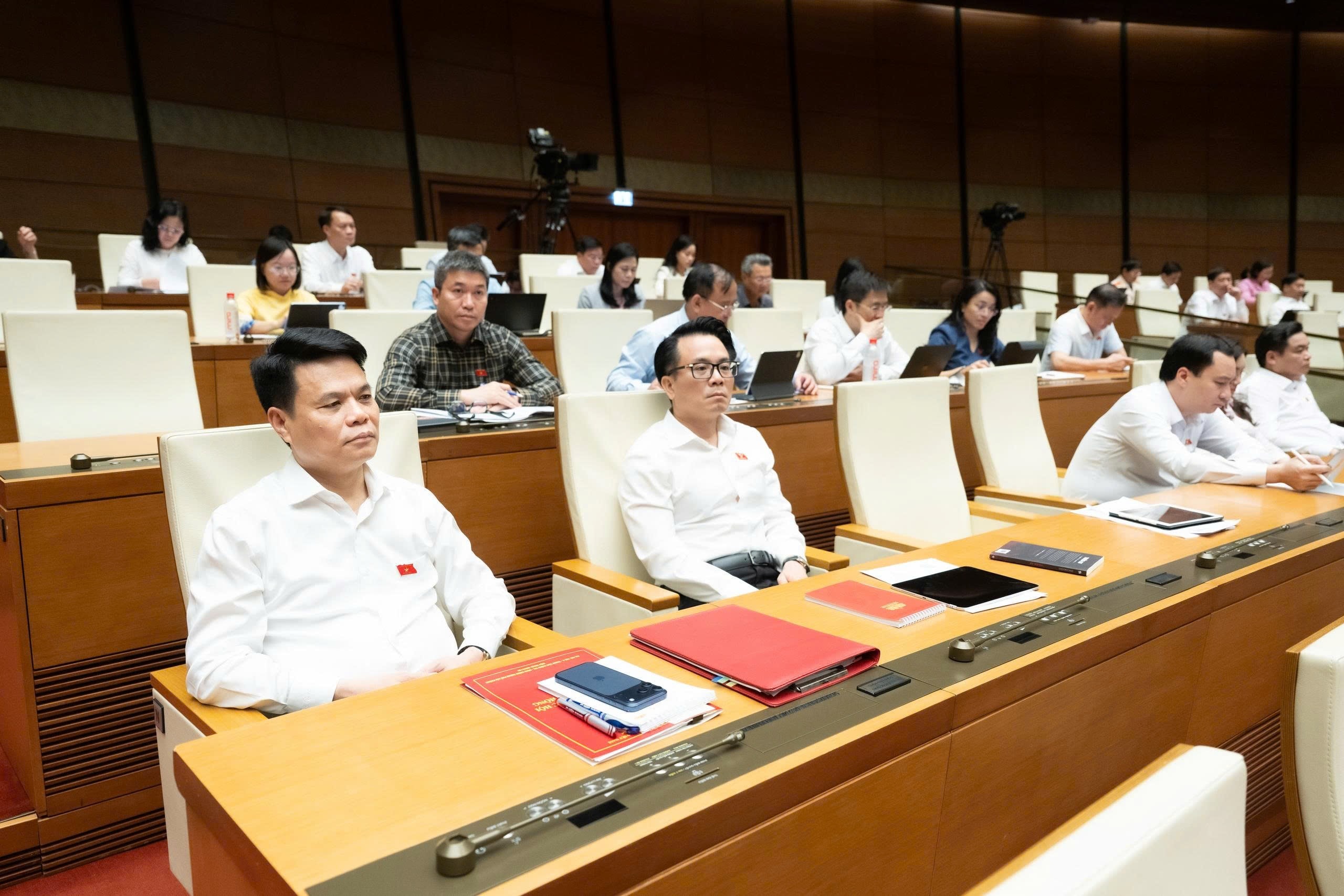 Quốc hội tiếp tục thảo luận ở hội trường