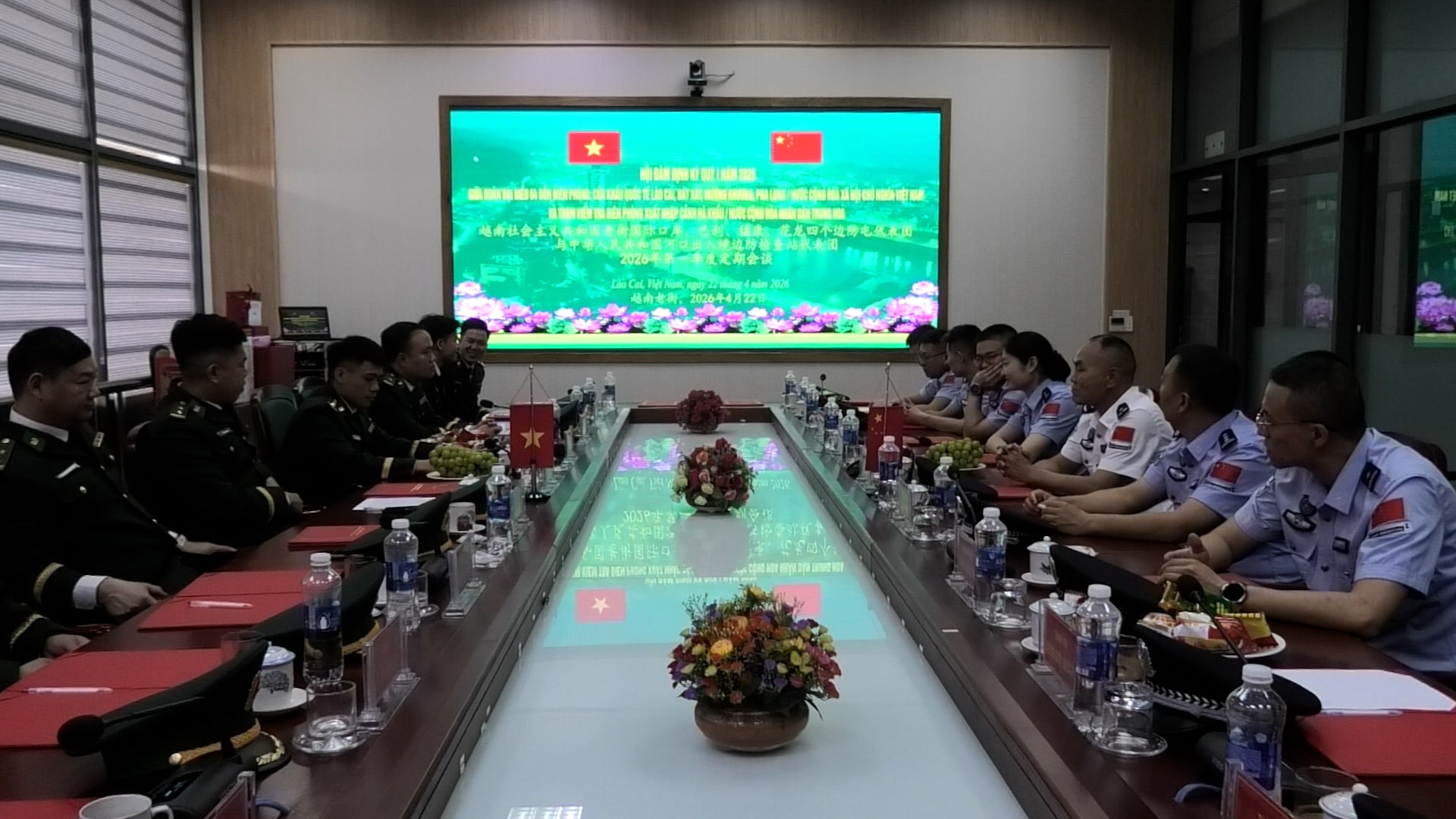 2. Quang ảnh Hội đàm
