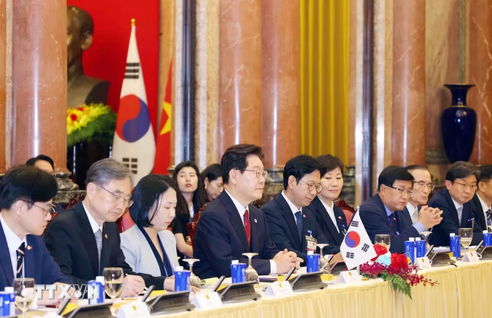 aa24dfd57111e811a4b44265e78-_ttxvn-tong-bi-thu-chu-tich-nuoc-to-lam-hoi-dam-voi-tong-thong-han-quoc-lee-jae-myung-3.jpg.avif.jpg