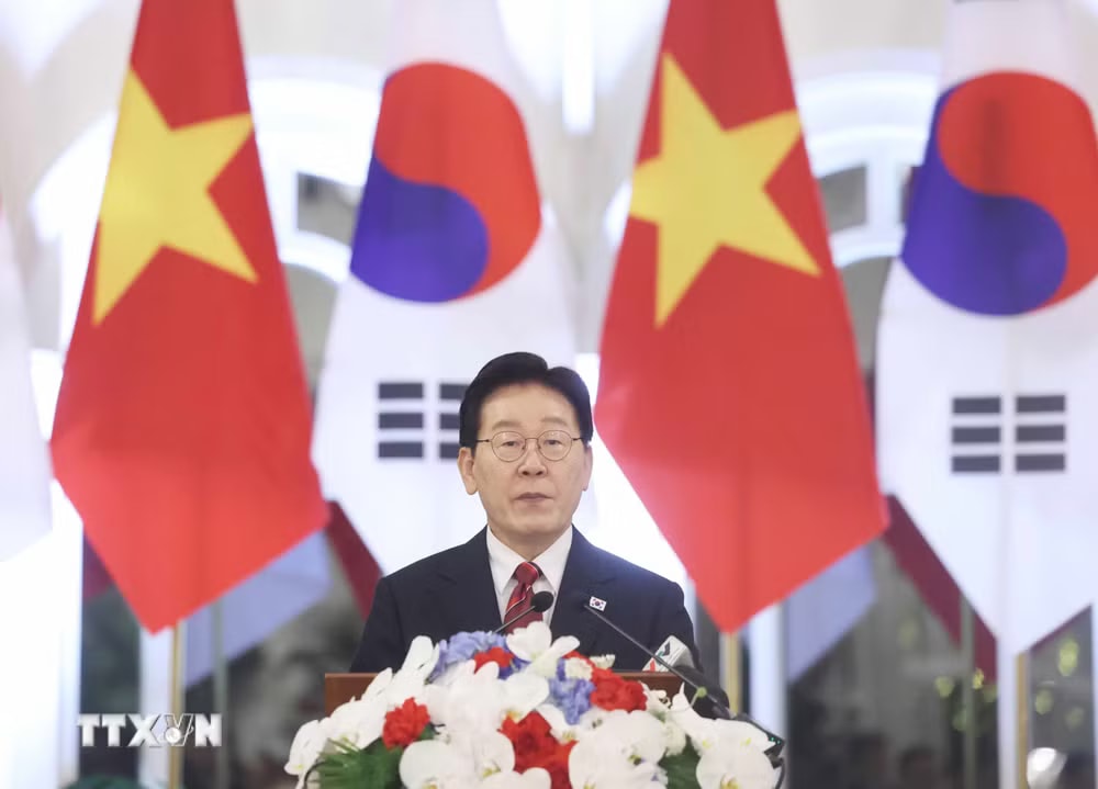 bi-thu-chu-tich-nuoc-to-lam-va-phu-nhan-chu-tri-chieu-dai-trong-the-tong-thong-lee-jae-myung-va-phu-nhan-8719600-4.jpg.avif.jpg