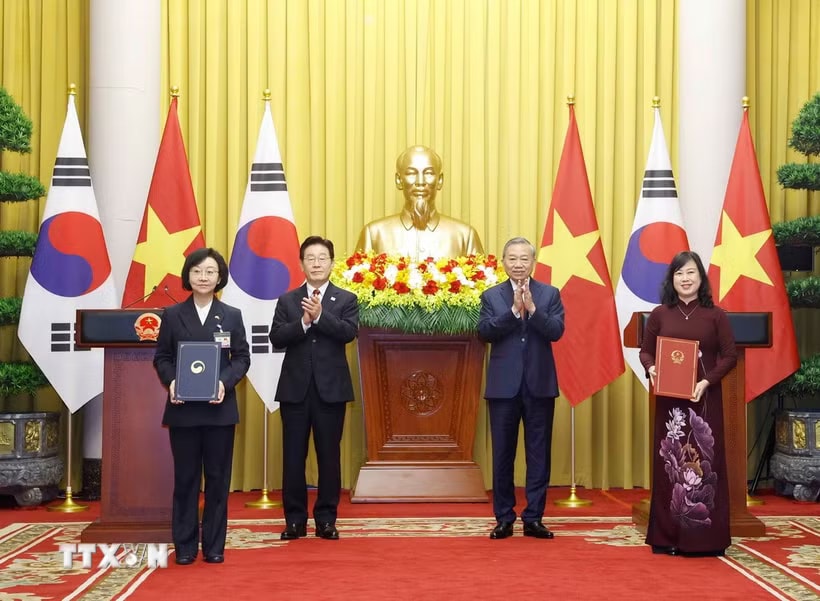 e91ff2367cb5701d6abeba5ce6feb118d533235ae6f7e8f34c1cfb9353d8ad0-_ttxvn-trao-ban-ghi-nho-viet-nam-han-quoc-3-resize.jpg.avif.jpg