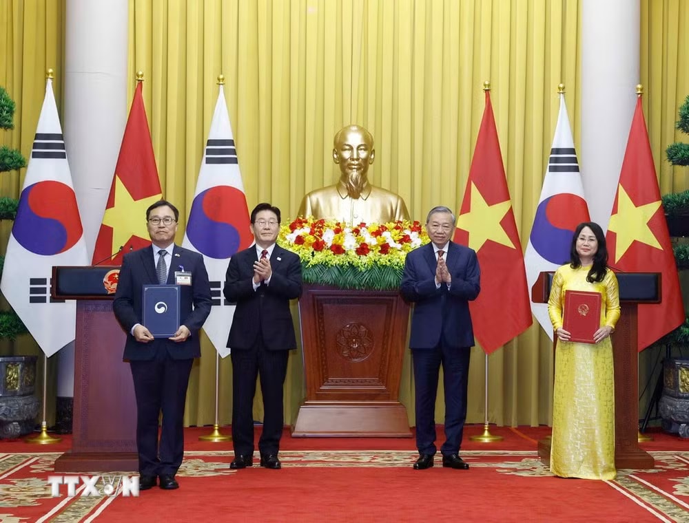 media.vietnamplus.vn-images-617e297a1894638885dfa115368ad8691ac2bccf145fa8ba15d587793e92a8cfa867c7657ac73ae416950af3d21db6024d0681b9026743e03f79356307a43c12-_ttxvn-van-kien-10-resize.jpg.avif.jpg