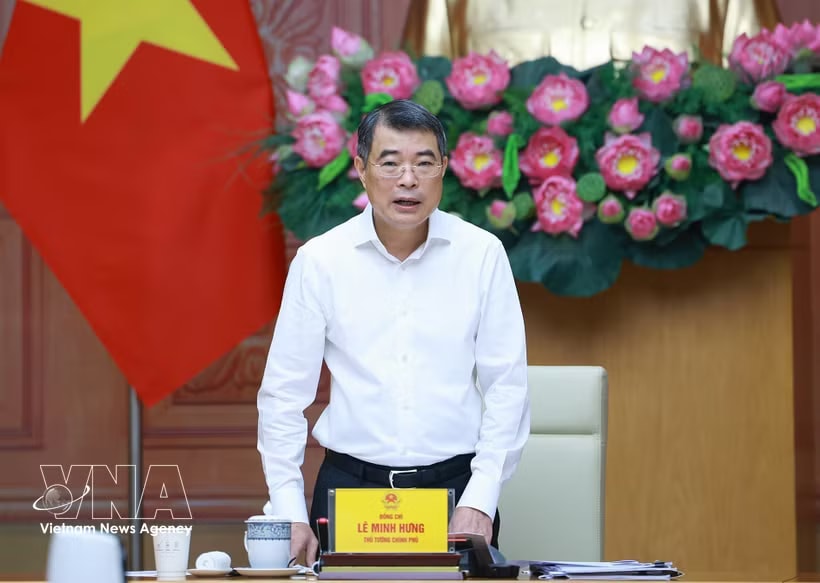Prime Minister Le Minh Hung speaks at the working session with the Ministry of Industry and Trade in Hanoi on April 22. (Photo: VNA)