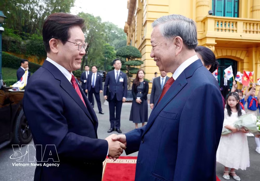 vnanet-potal-le-don-trong-the-tong-thong-han-quoc-lee-jae-myung-va-phu-nhan-tham-cap-nha-nuoc-toi-viet-nam-8718843.jpg