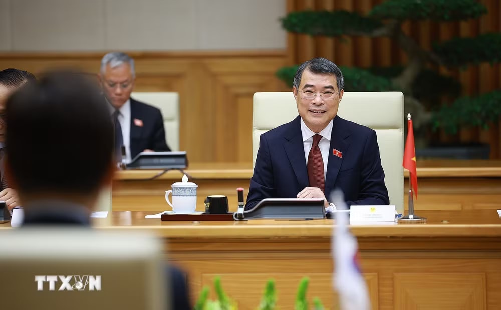 a2227a723baf0aa24dfd57111e811a4b44265e78-_ttxvn-thu-tuong-le-minh-hung-hoi-kien-tong-thong-han-quoc-lee-jae-myung-5.jpg.avif.jpg