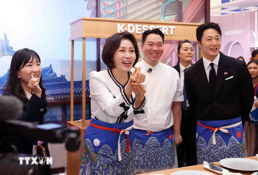 Phu nhân Tổng thống Hàn Quốc Lee Jae Myung, bà Kim Hae Kyung tại Lễ hội Văn hóa và Du lịch Hàn Quốc 2026 tại Hà Nội. (Ảnh: Phạm Kiên/TTXVN)