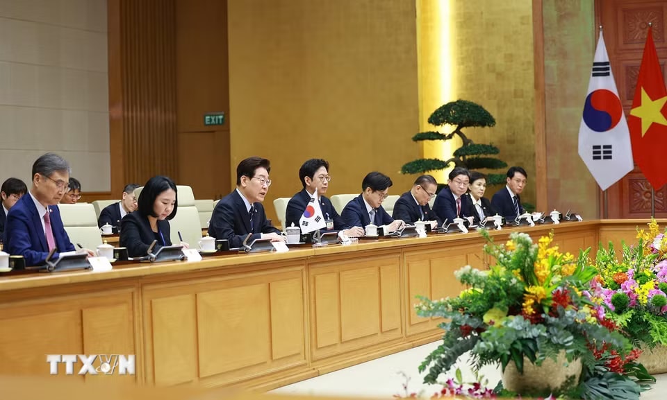 d691711d175058d9a59d4e21100ddb41c54c45-_ttxvn-thu-tuong-le-minh-hung-hoi-kien-tong-thong-han-quoc-lee-jae-myung-3.jpg.avif.jpg