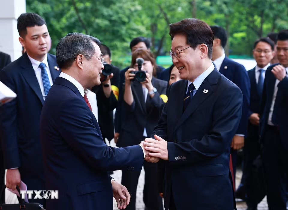 f8682871d175058d9a59d4e21100ddb41c54c45-_ttxvn-thu-tuong-le-minh-hung-hoi-kien-tong-thong-han-quoc-lee-jae-myung-2.jpg.avif.jpg