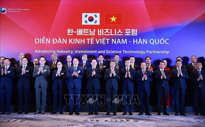 vnanet.vn-data-articles-2026-04-23-8721298-_vna_potal_thu_tuong_le_minh_hung_va_tong_thong_han_quoc_du_dien_dan_kinh_te_viet_nam_-_han_quoc_stand.jpg