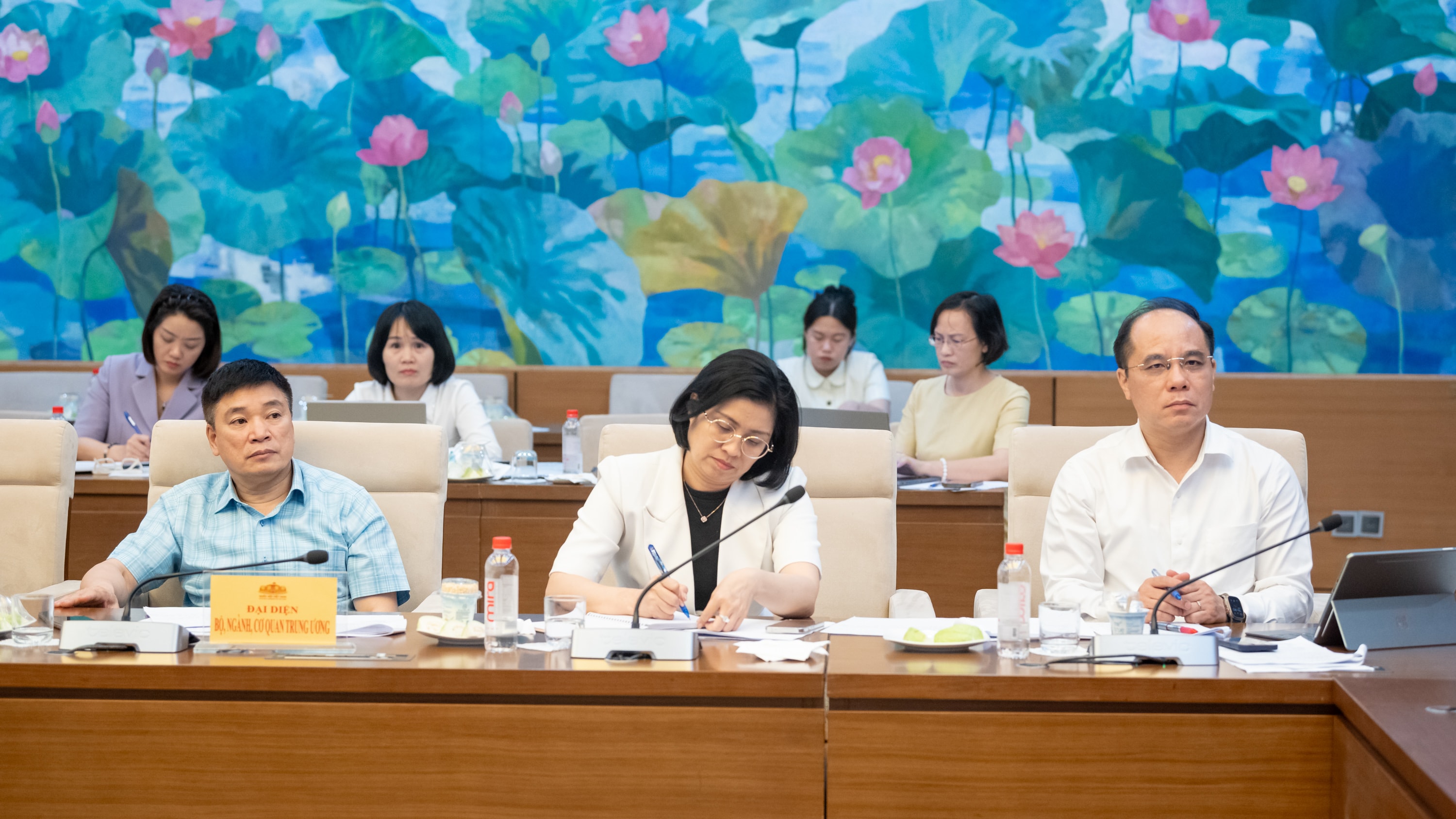 Đại biểu tham dự phiên họp