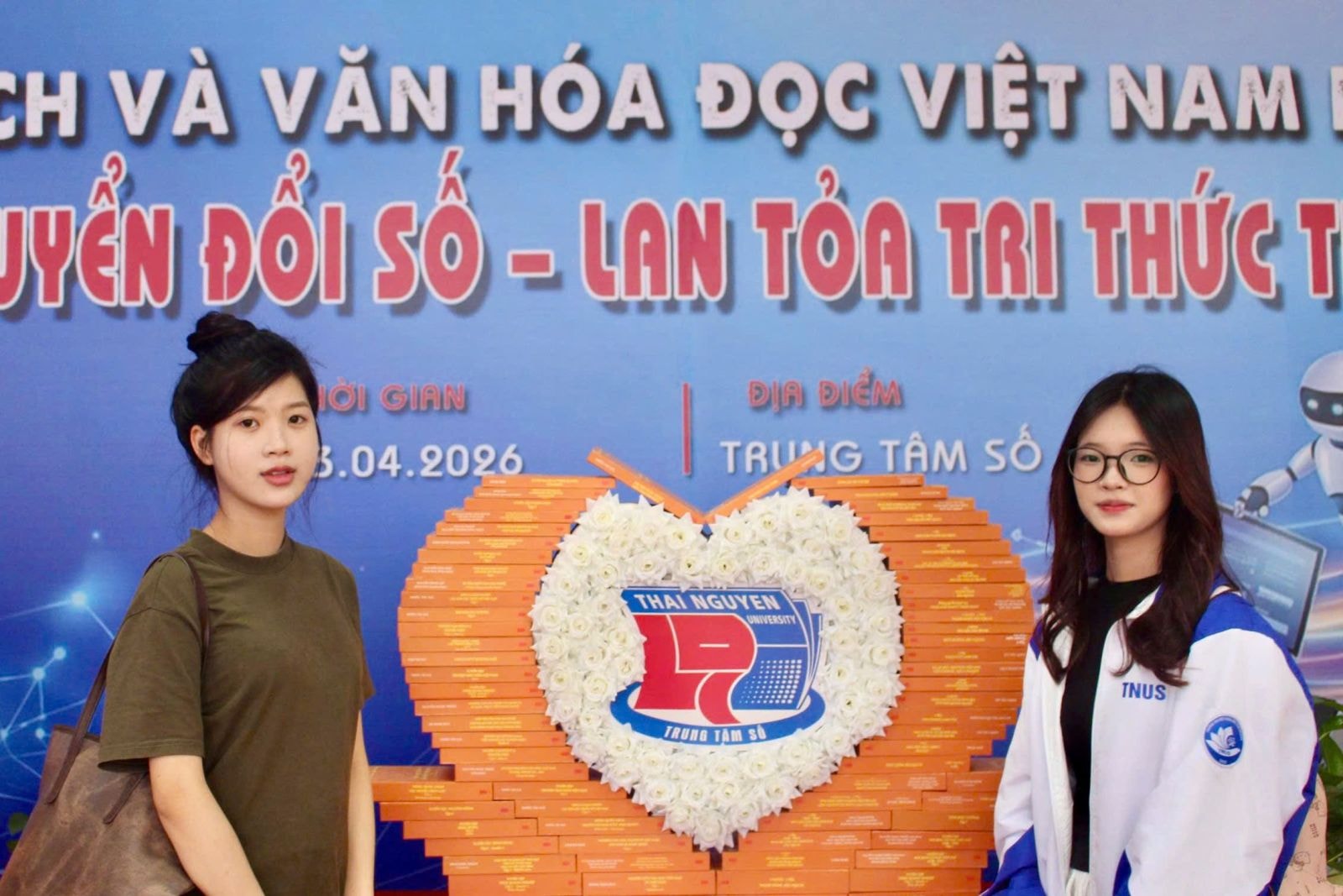 Các bạn sinh viên tham dự các hoạt động hưởng ứng Ngày Sách và Văn hóa đọc Việt Nam năm 2026.