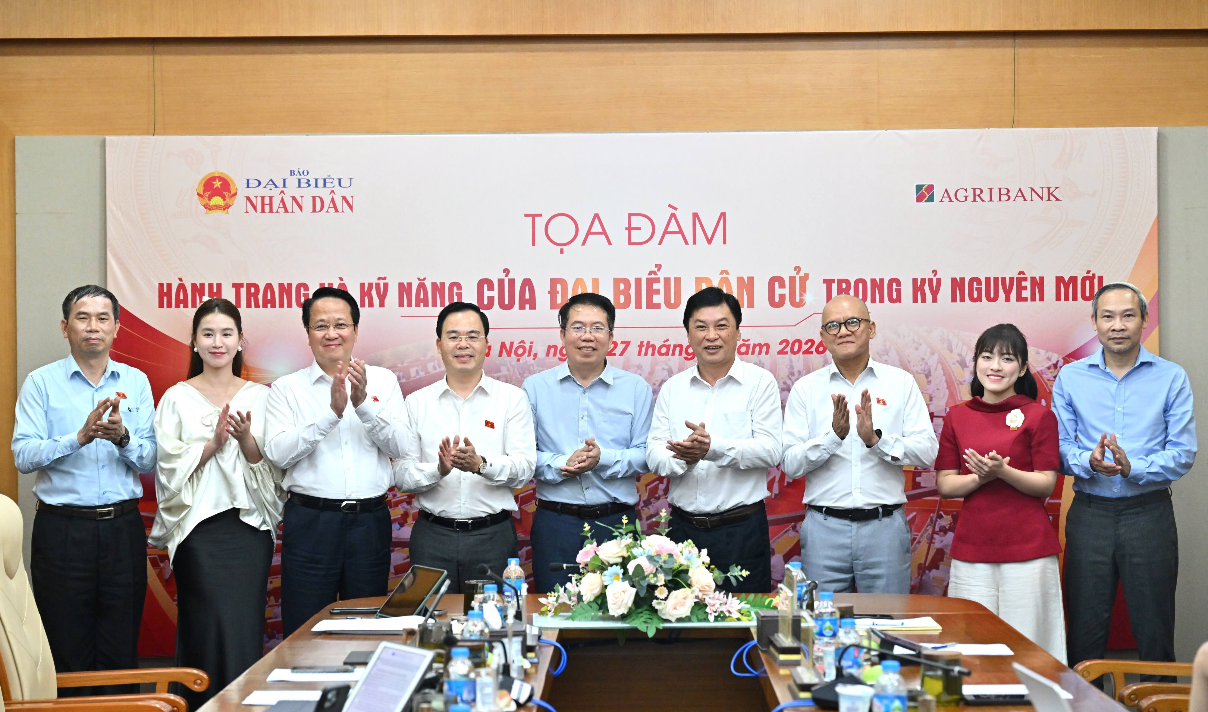 Các đại biểu chụp ảnh lưu niệmVQK_7648
