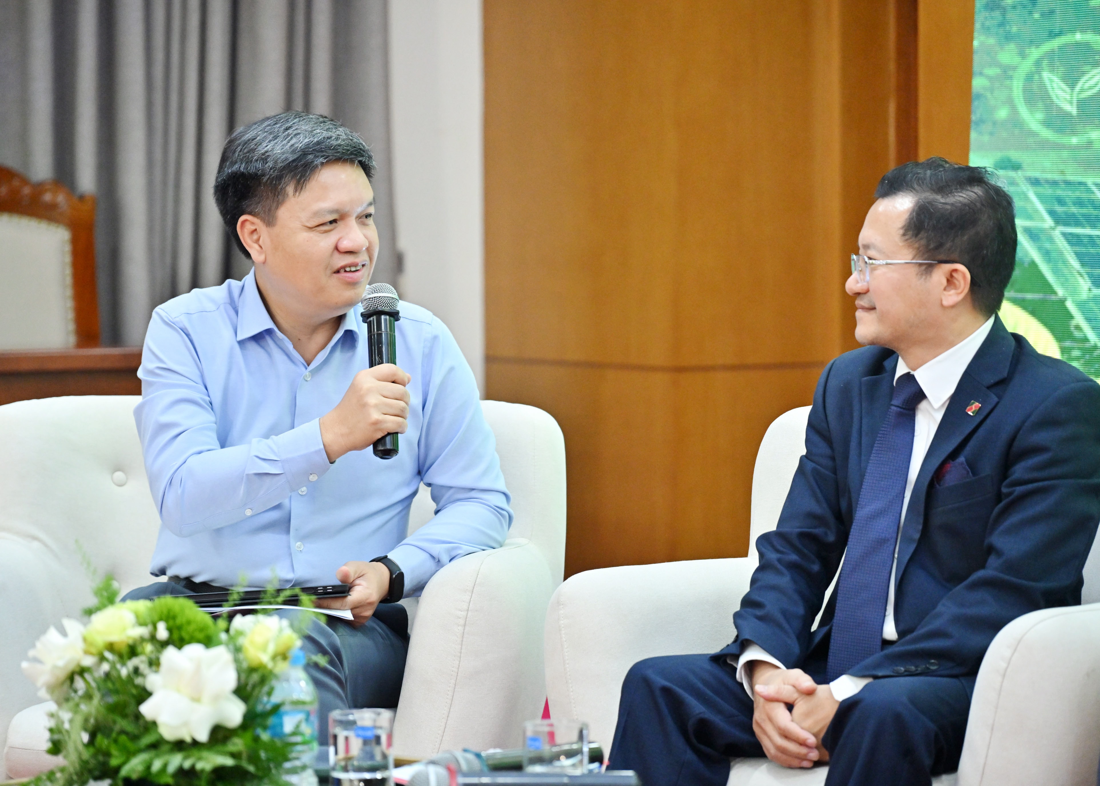 Phó Chủ nhiệm Ủy ban Khoa học, Công nghệ và Môi trường Tạ Đình Thi phát biểu tại hội thảo