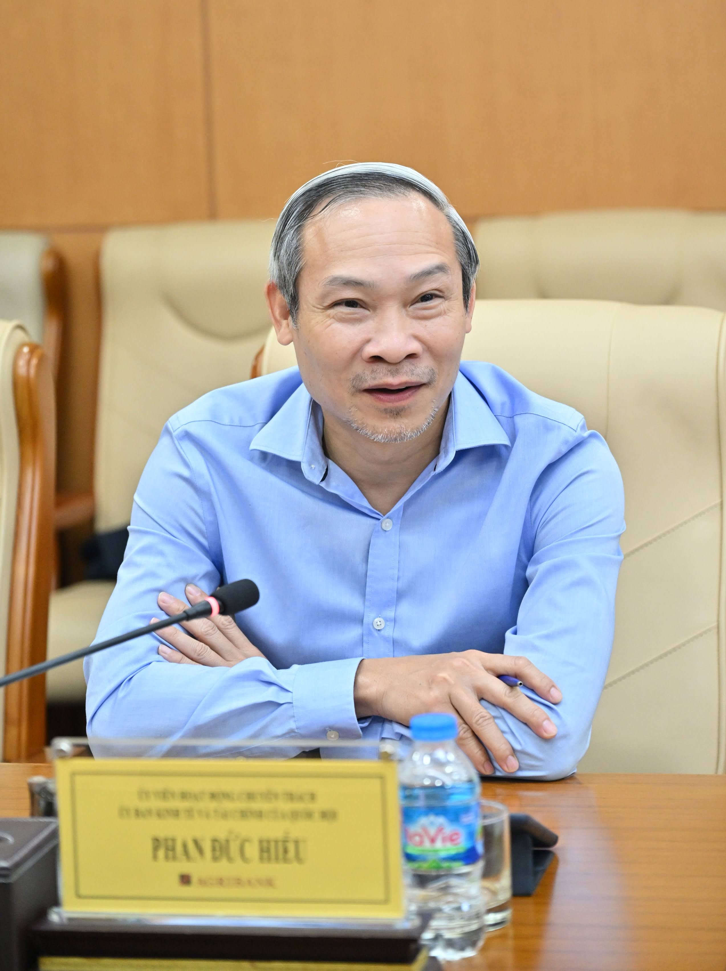 Ông Phan Đức Hiếu, Ủy viên là đại biểu Quốc hội hoạt động chuyên trách tại Ủy ban Kinh tế và Tài chính của Quốc hội phát biểu tại Tọa đàm. Ảnh: Quang Khánh
