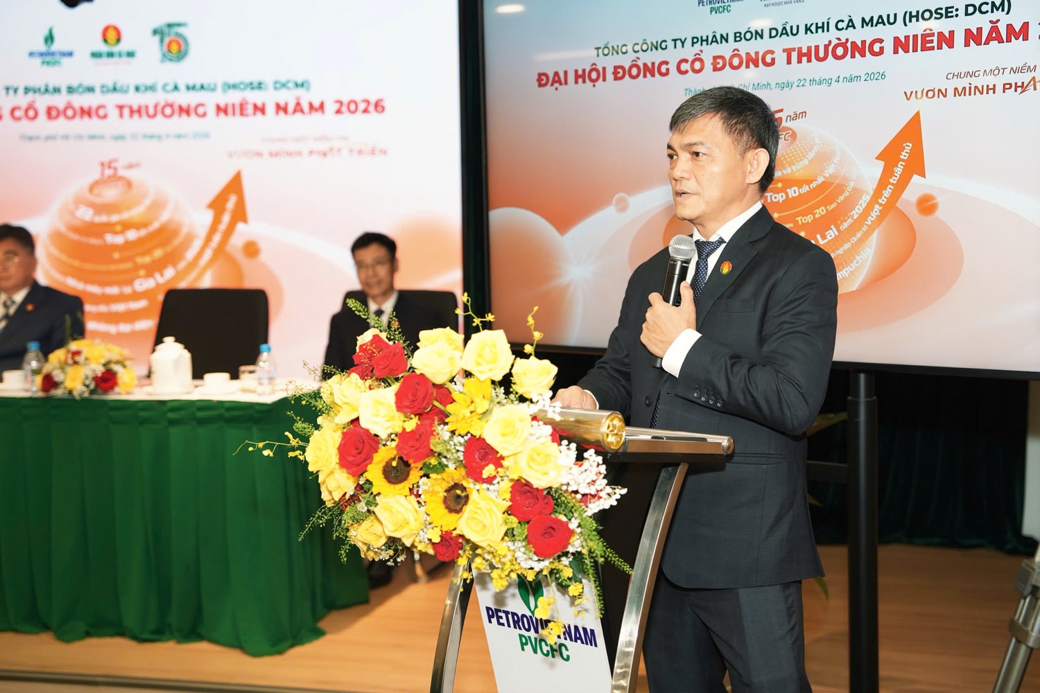 tong-giam-doc-ong-van-tien-thanh-phat-bieu-tai-dai-hoi.jpg