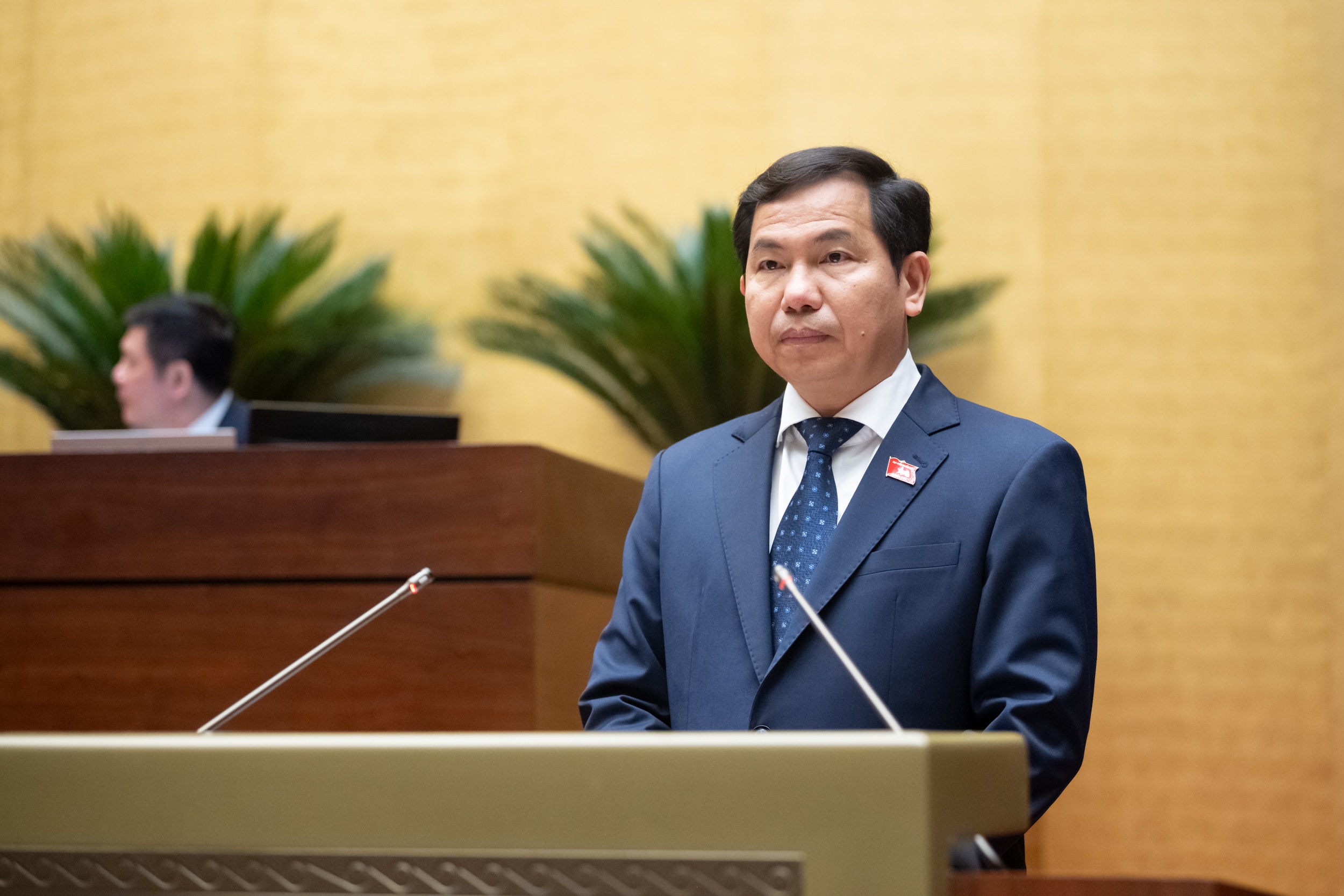 Ủy viên Ủy ban Thường vụ Quốc hội, Tổng Thư ký Quốc hội - Chủ nhiệm Văn phòng Quốc hội Lê Quang Mạnh trình bày dự thảo Nghị quyết Kỳ họp thứ Nhất, Quốc hội khoá XVI