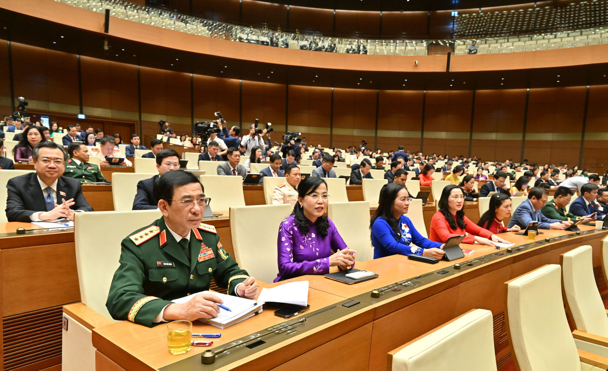 cac-dai-bieu-tham-du-phien-hopvqk_0956.jpg