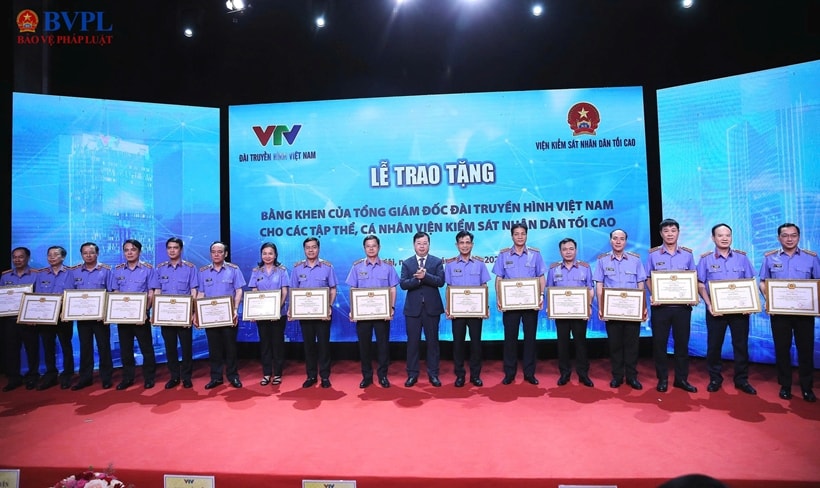 tang-bang-khen-cua-vtv-1.jpg