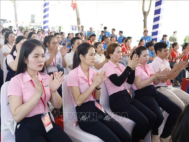 news.vnanet.vn-data-articles-2026-04-27-8727907-_vna_potal_tong_bi_thu_chu_tich_nuoc_tham_dong_vien_cong_nhan_nguoi_lao_dong_tai_tp_ho_chi_minh_stand.jpg