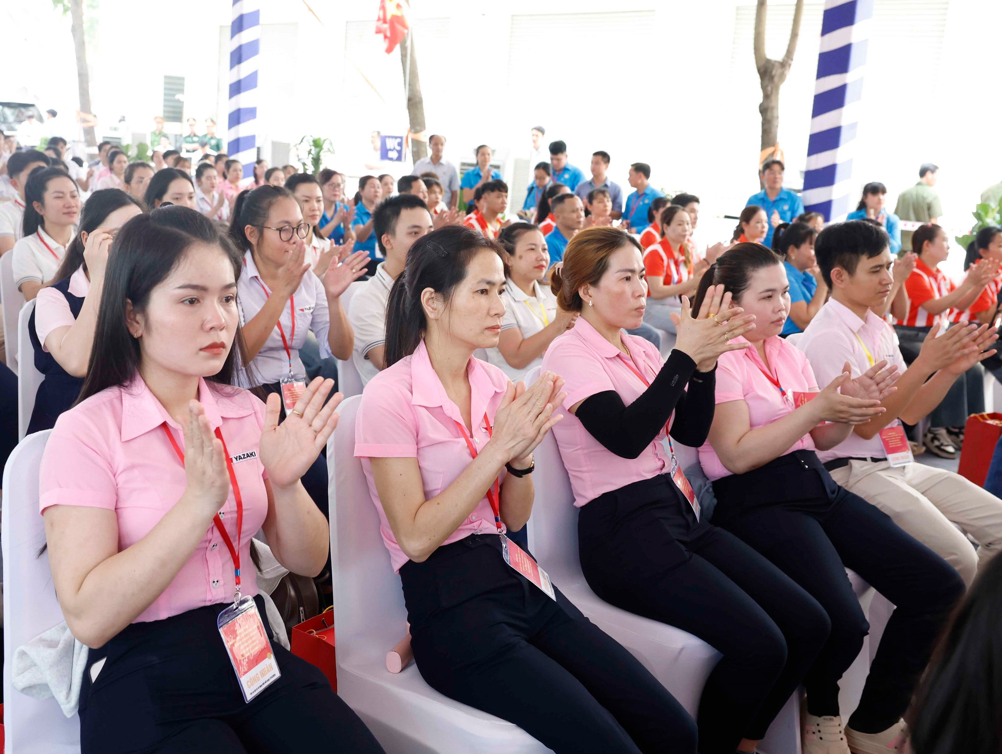 vna_potal_tong_bi_thu_chu_tich_nuoc_tham_dong_vien_cong_nhan_nguoi_lao_dong_tai_tp_ho_chi_minh_8727907 (1)