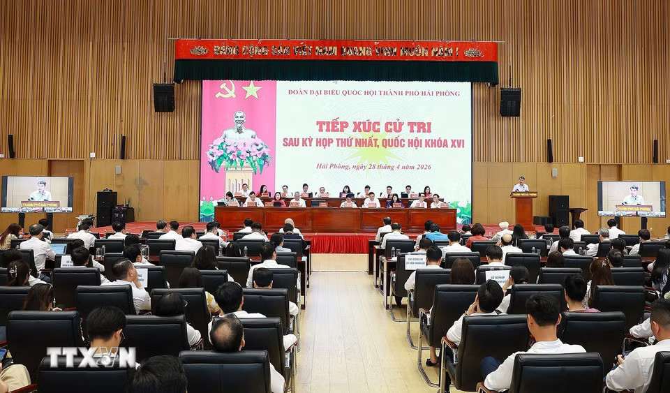 a4b2ef2a594f9efb0c8972265f49d8f86164867992-_ttxvn-thu-tuong-le-minh-hung-tiep-xuc-cu-tri-thanh-pho-hai-phong-2804-8.jpg.avif.jpg