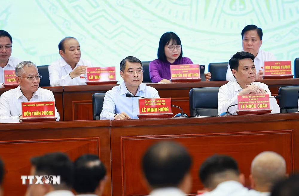 ttxvn-thu-tuong-le-minh-hung-tiep-xuc-cu-tri-thanh-pho-hai-phong-2804-3.jpg
