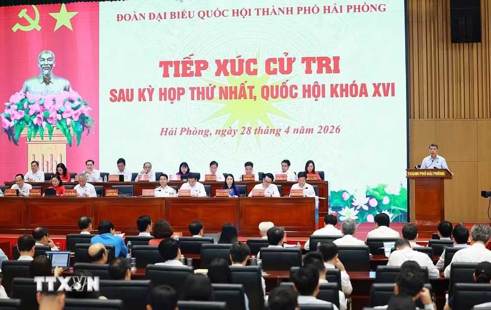 ttxvn-thu-tuong-le-minh-hung-tiep-xuc-cu-tri-thanh-pho-hai-phong-2804-7.jpg