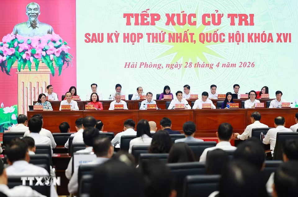 faabc0344f9efb0c8972265f49d8f86164867992-_ttxvn-thu-tuong-le-minh-hung-tiep-xuc-cu-tri-thanh-pho-hai-phong-2804-4.jpg.avif.jpg