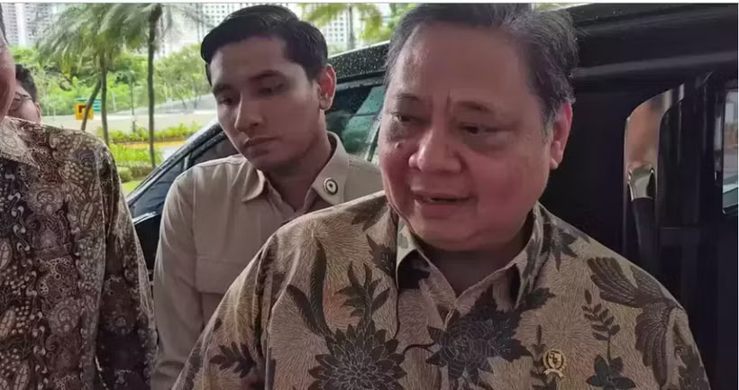Indonesian Coordinating Minister for Economic Affairs Airlangga Hartarto speaks to reporter in Jakarta. (Photo: B-Universe)