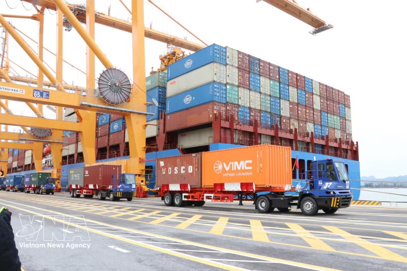 At the Lach Huyen port terminal in Hai Phong city. (Photo: VNA)