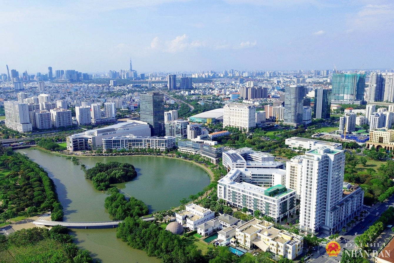 TP. Hồ Chí Minh 51 năm phát triển, khẳng định vai trò đầu tàu kinh tế cả nước - 1