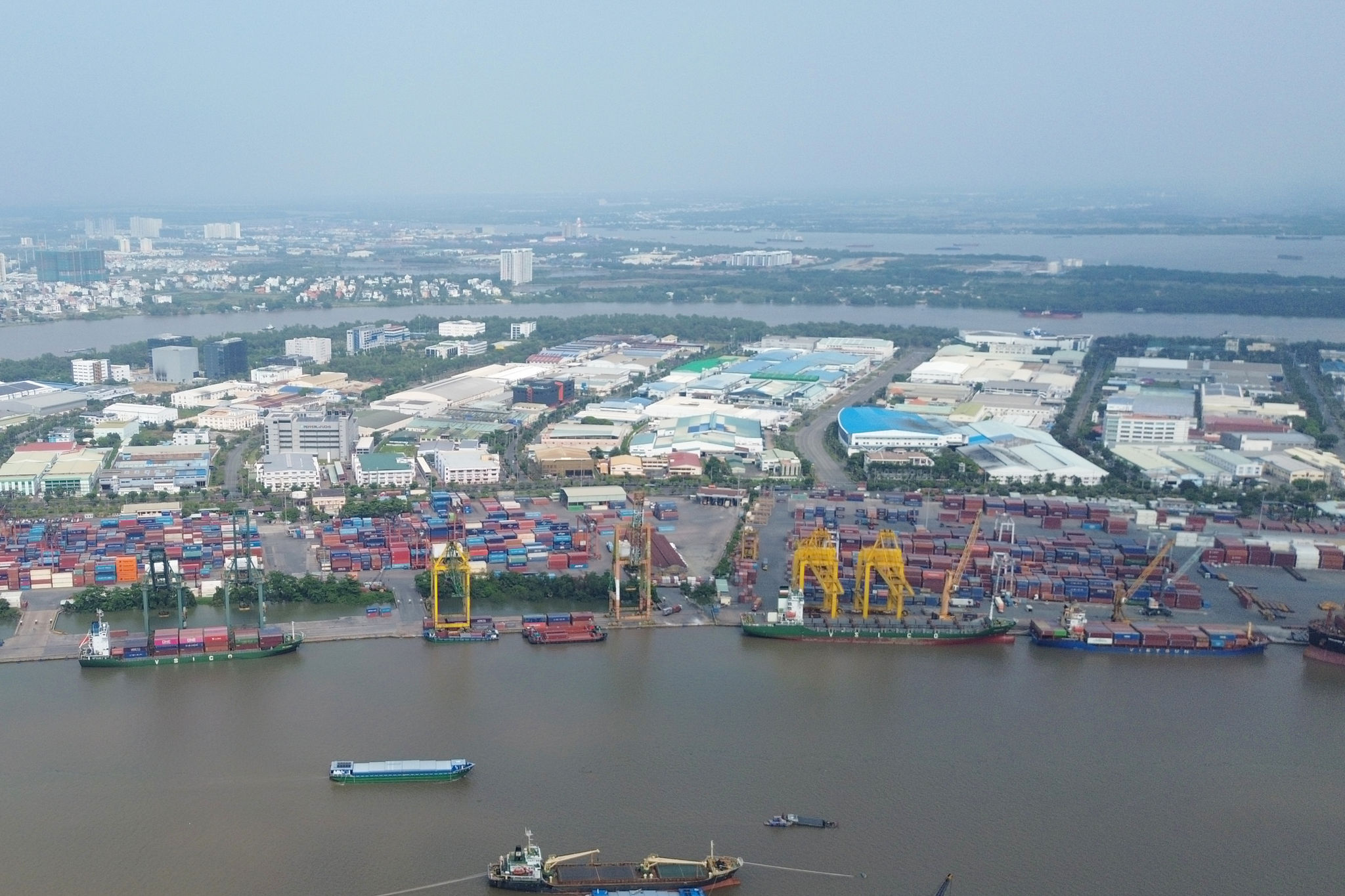 TP. Hồ Chí Minh 51 năm phát triển, khẳng định vai trò đầu tàu kinh tế cả nước - 4