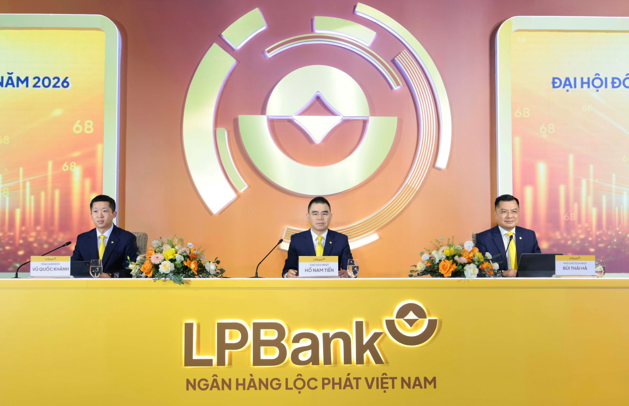Anh 2 Doan Chu tich LPBank