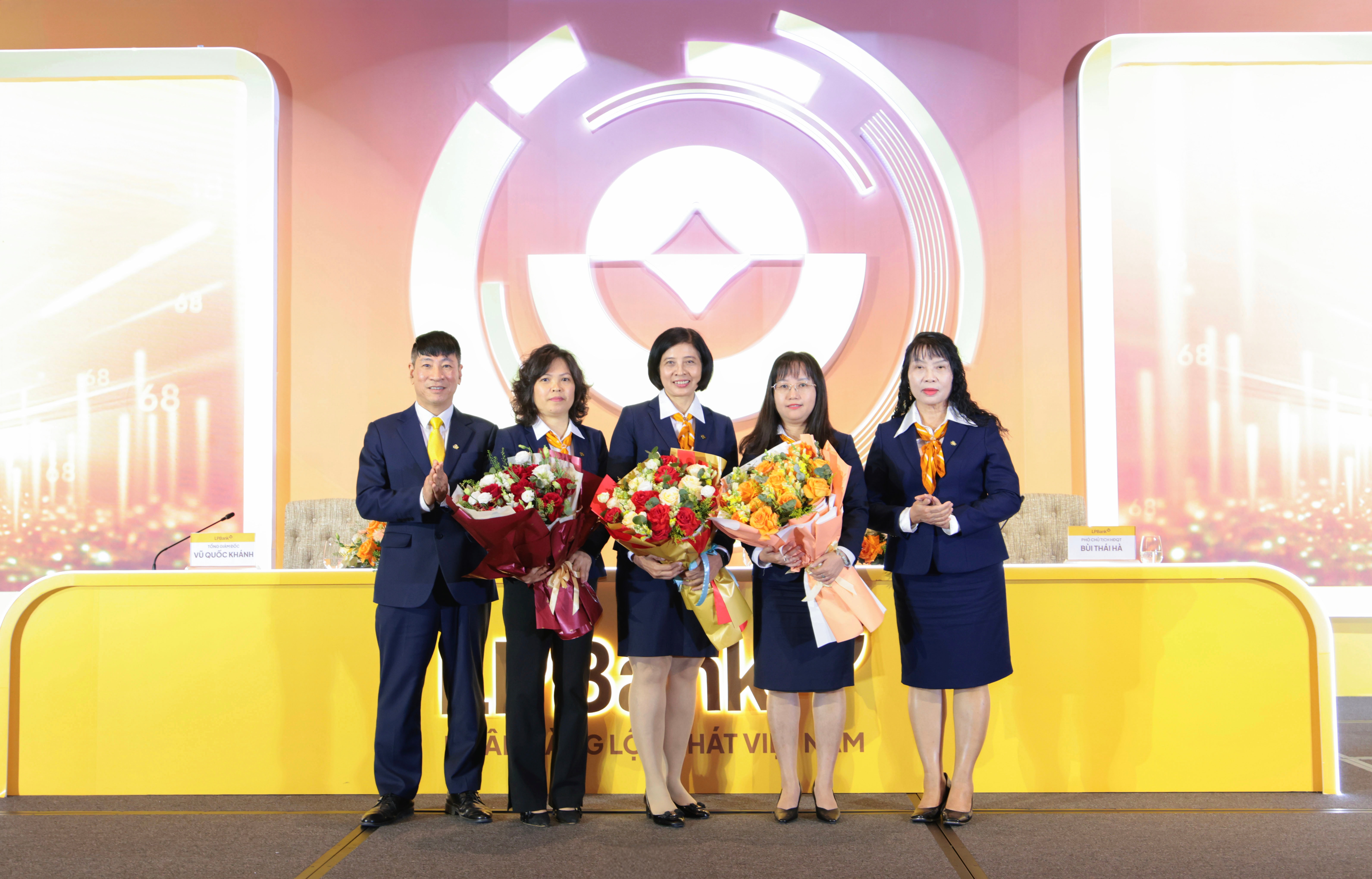 Anh ra mat Ban kiem soat LPBank