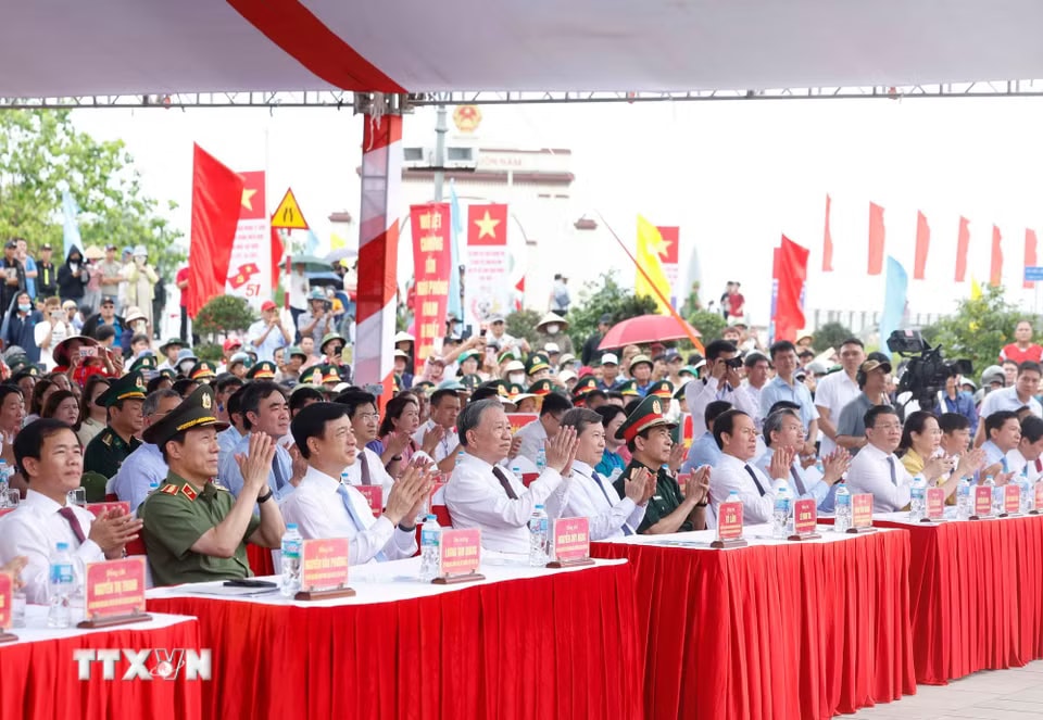b003f78b31219db25fd14f9fe8e4b0e6b93e447fb5a6-_ttxvn-tong-bi-thu-chu-tich-nuoc-du-le-thuong-co-thong-nhat-non-song-2.jpg.avif.jpg