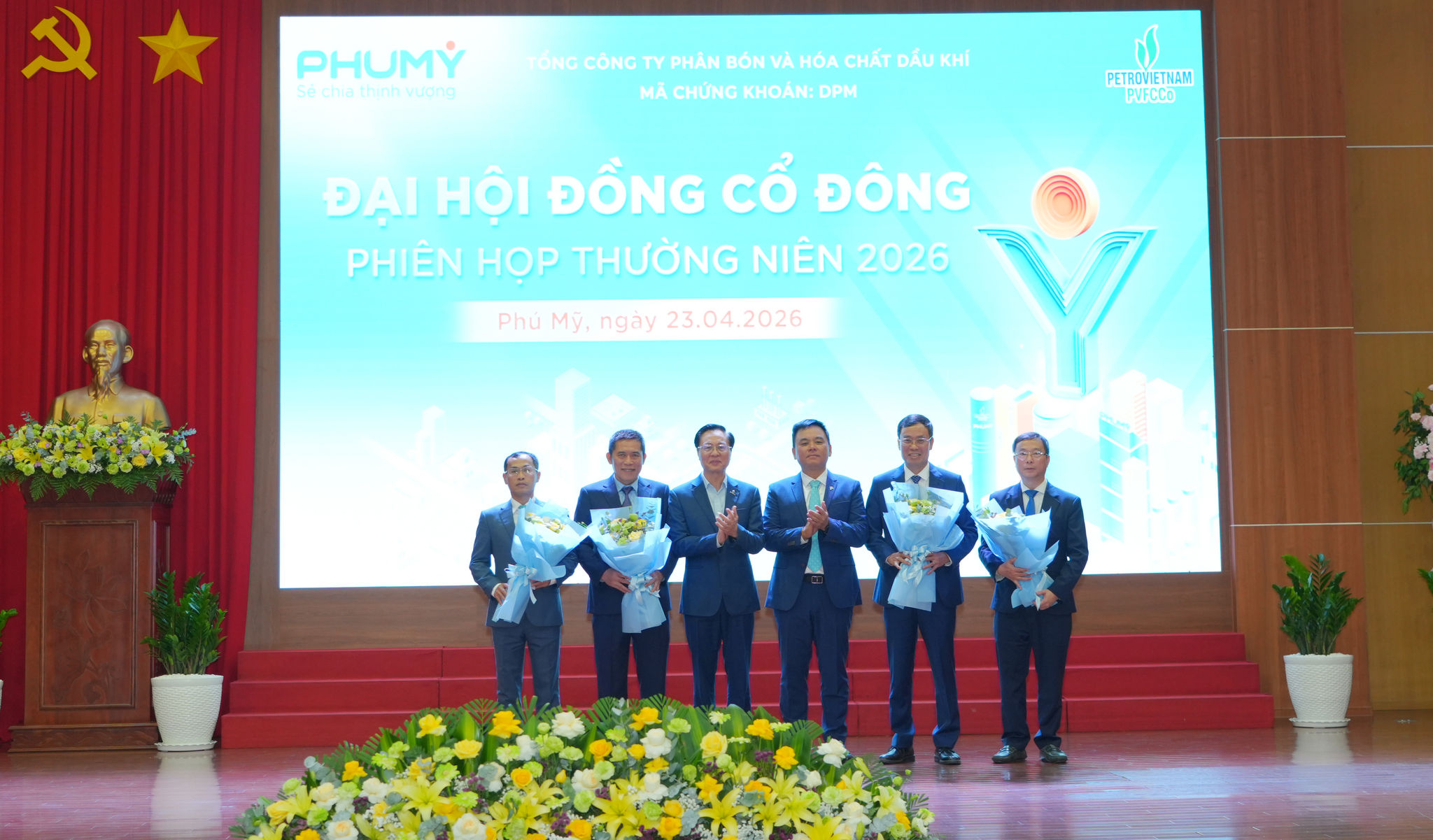 Chúc mừng các thành viên vừa trúng cử HĐQT, BKS và chia tay thành viên được miễn nhiệm 